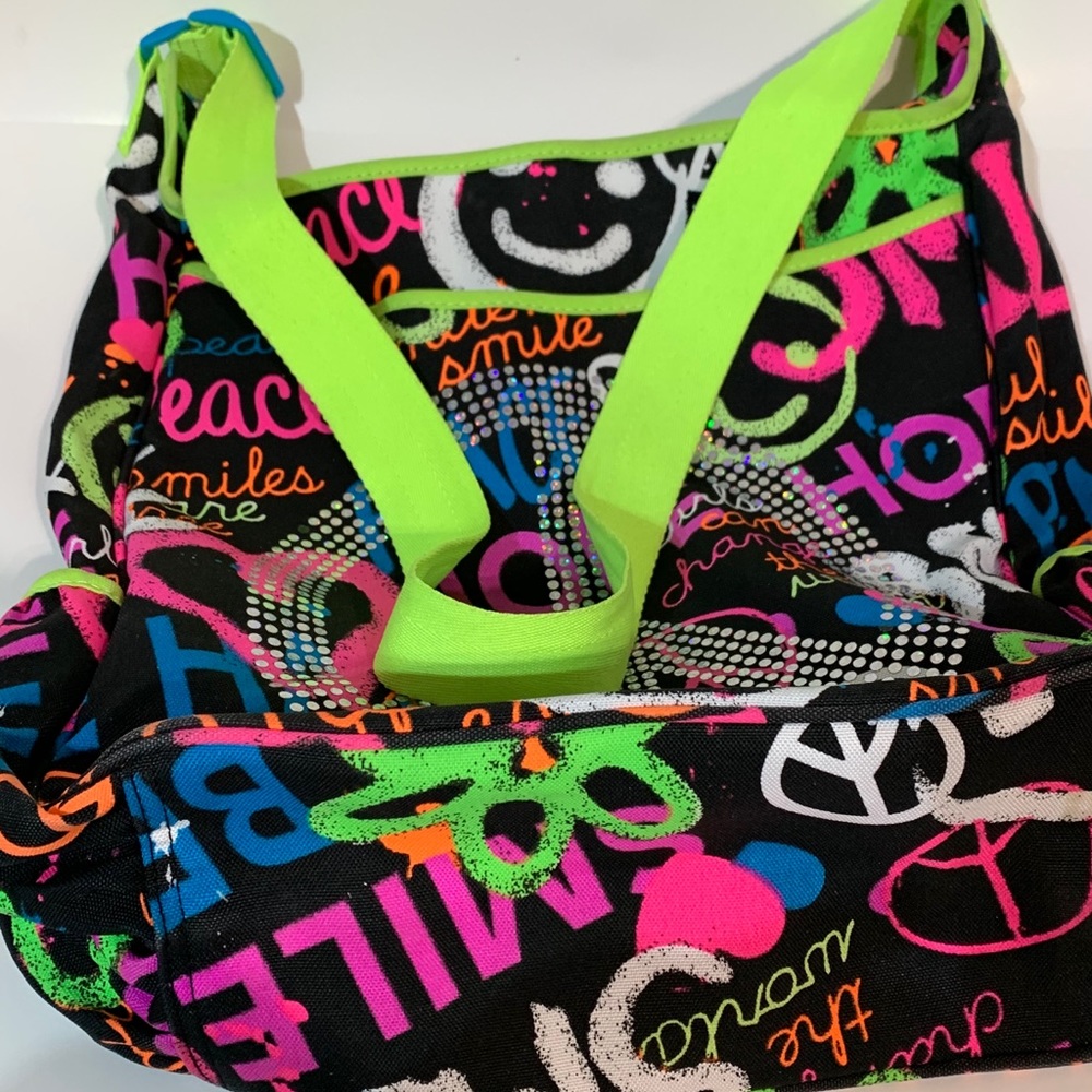 Graffiti tote Justice w/adjustable strap